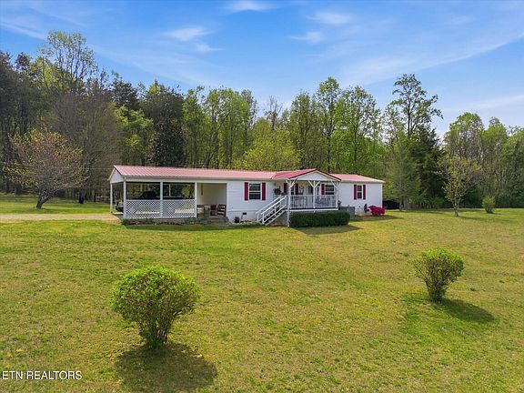 4th image of 2779 River Rd