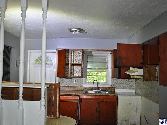 4th image of 250 1st Ave