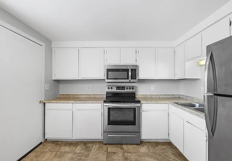 50-62 East St #7B — Photo 2