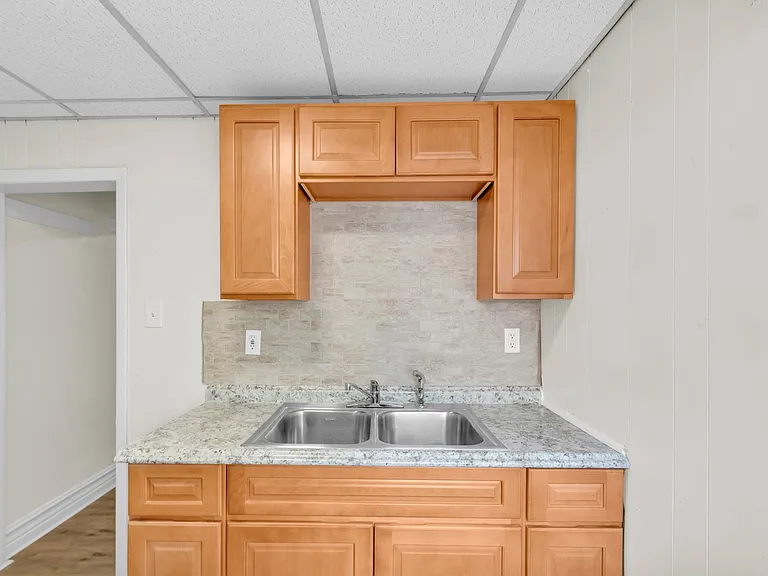 212 Peach St — Photo 9