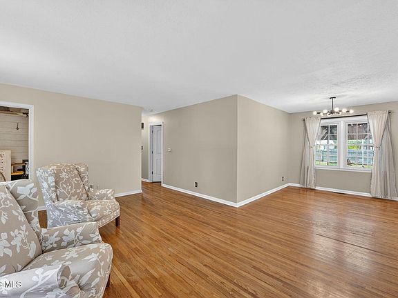 3rd image of 4931 Weldwood Ln