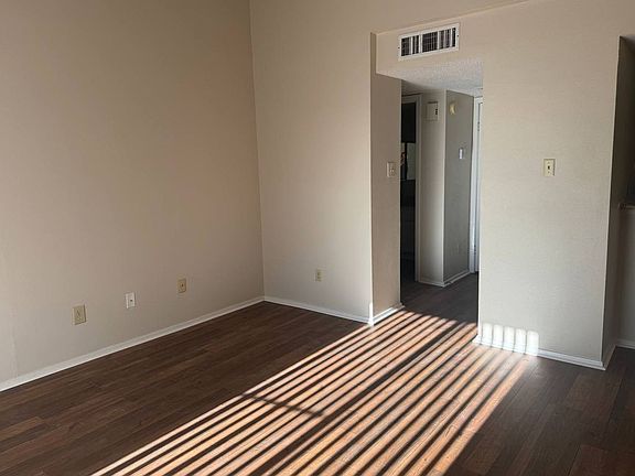 3rd image of 7092 N Holiday Dr