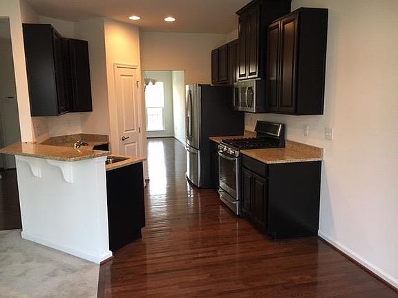 4th image of 557 Canal Dr