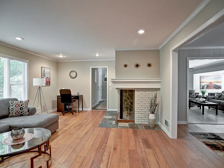 2885 Duke Of Gloucester St — Photo 15