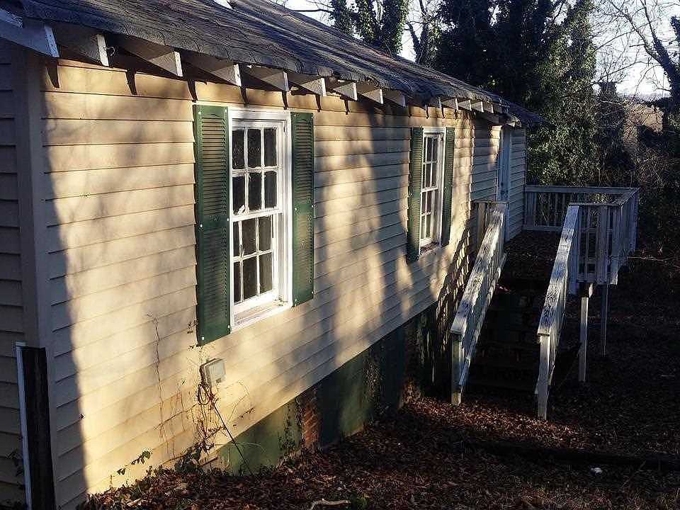 2nd image of 108 Orange St