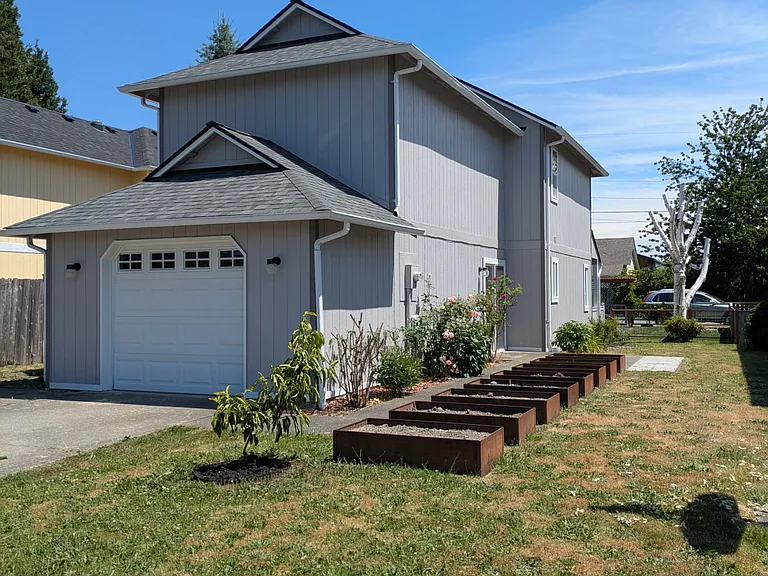 217 S Cedar St — Photo 16