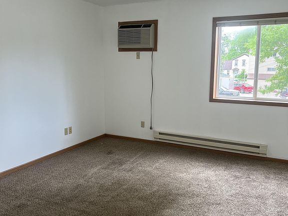 3rd image of 912 6th St S #10632309