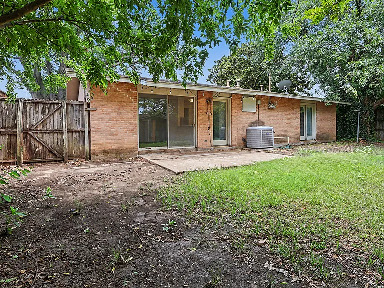 910 Wisteria Way — Photo 20