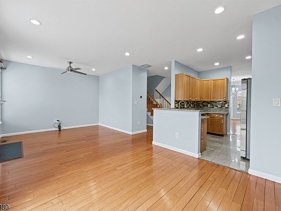 5th image of 20 Gordon Cir