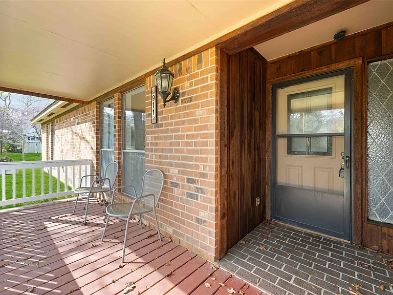 911 Brook Forest Dr — Photo 3