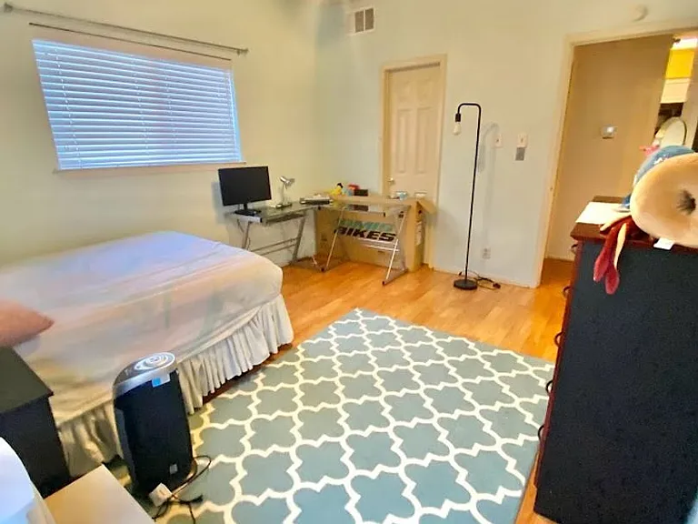 807 W 25th St #215 — Photo 14