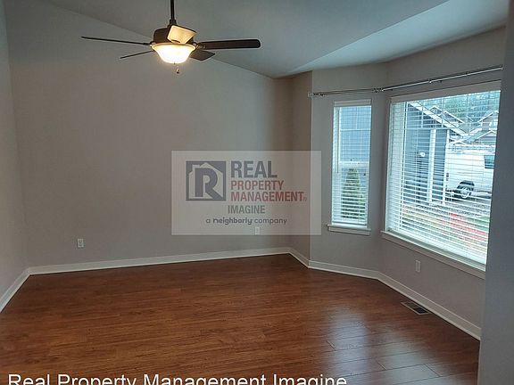 4th image of 3018 31st Ln NE