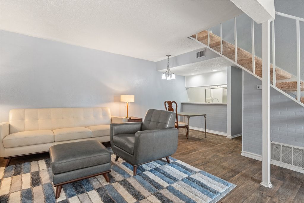 Apartment in Dallas - View 4