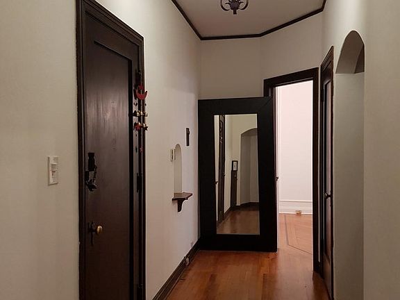 5th image of 333 N Sycamore Ave APT 4