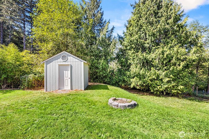4th image of 231 E Snowcap Drive