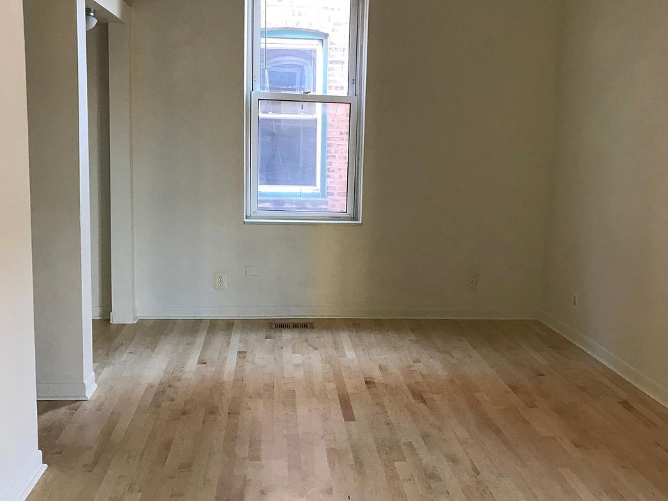 1st image of 918 N Damen Ave