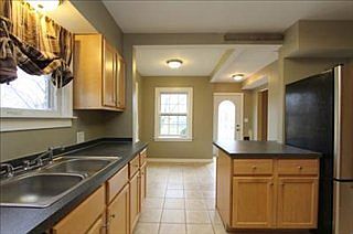 5th image of 2355 Oakwood Ave NE