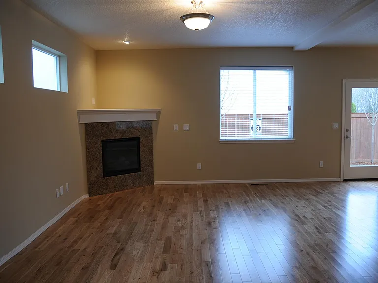 19402 SE 13th Way — Photo 2