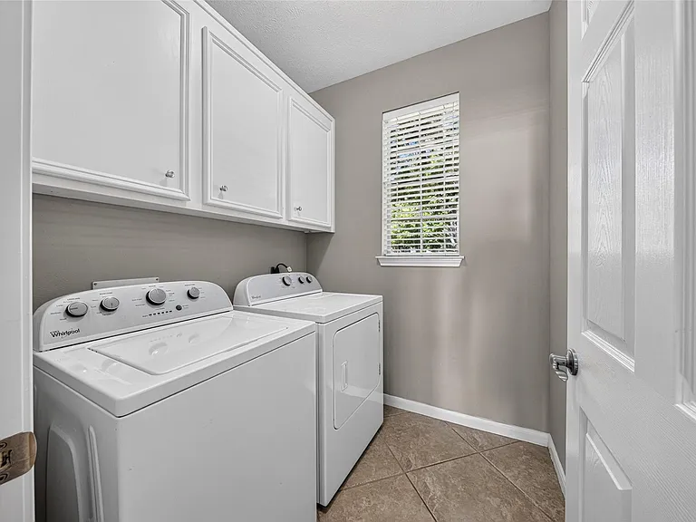 1719 Cantigny Ln — Photo 33