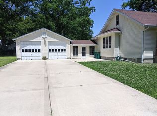 109 W George St, Mascoutah, IL 62258