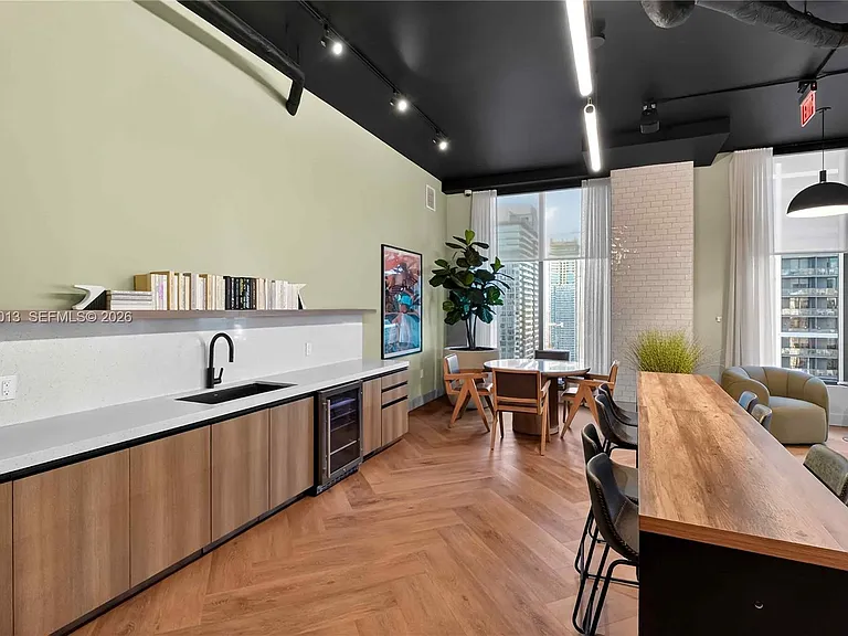 121 NE 5th St #901A — Photo 23