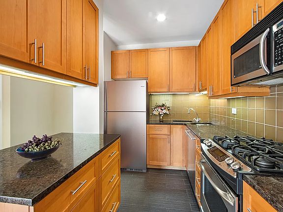 5th image of 101 W 81st St #506/507