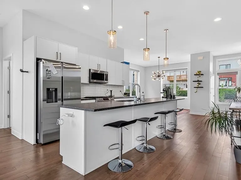 2246 Tracy Ave — Photo 4