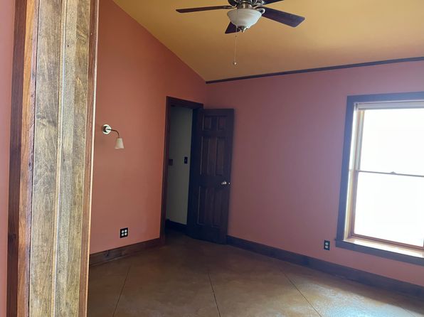 137 Center St #3
