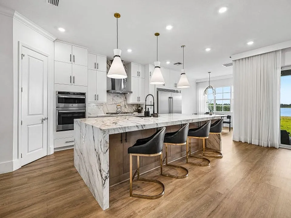 655 Hookline Cir