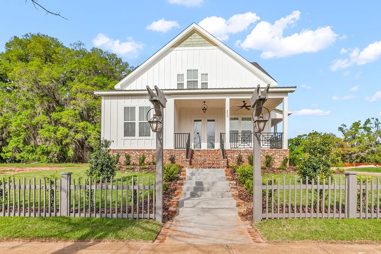 4 bed, 3.5 bath, 2700 sqft, $4,300 — Photo 1