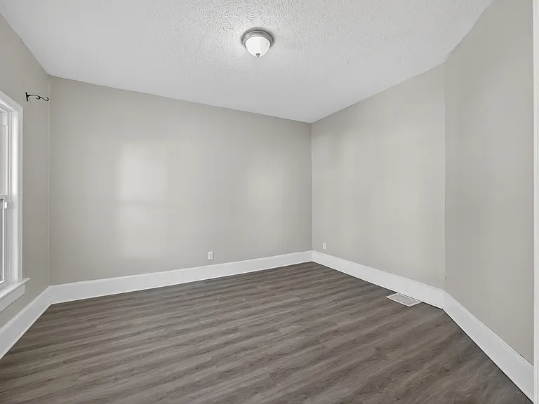1566 Winchester Ave — Photo 10
