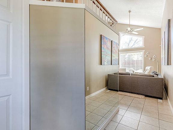 3rd image of 51 Dayton Cres