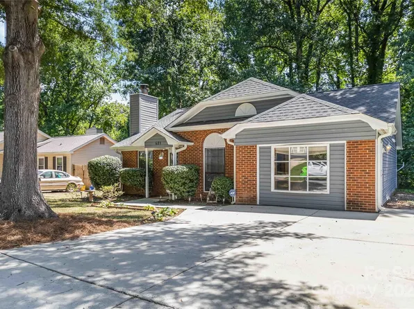 621 Pennwood Ln, Charlotte, NC 28215