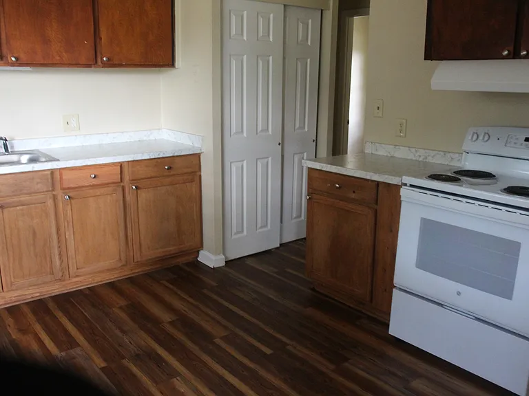 712 Goodall Ave — Photo 3
