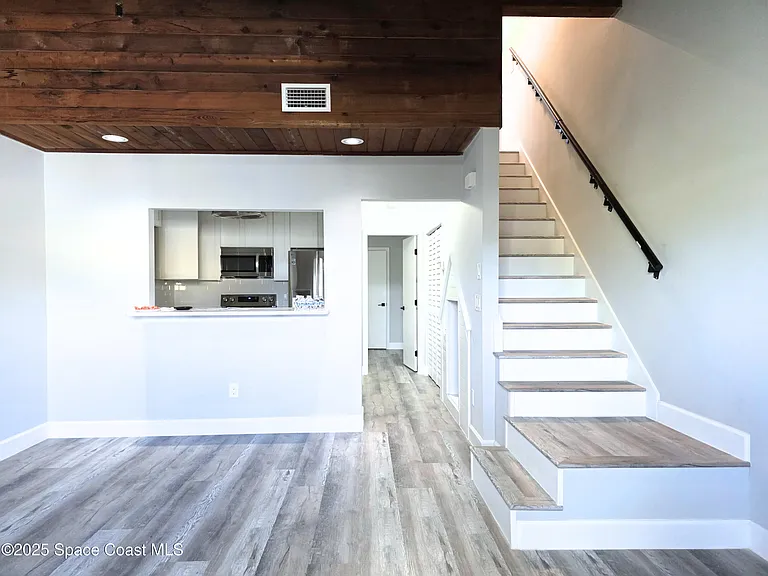 111 Columbia Dr — Photo 8