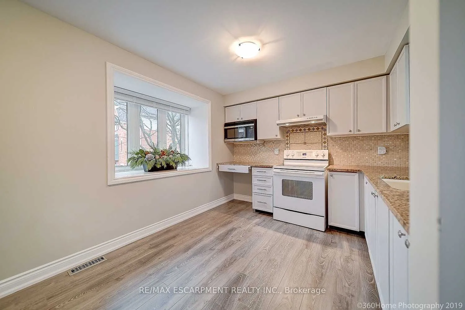 3 bed, $3,375 — Photo 2
