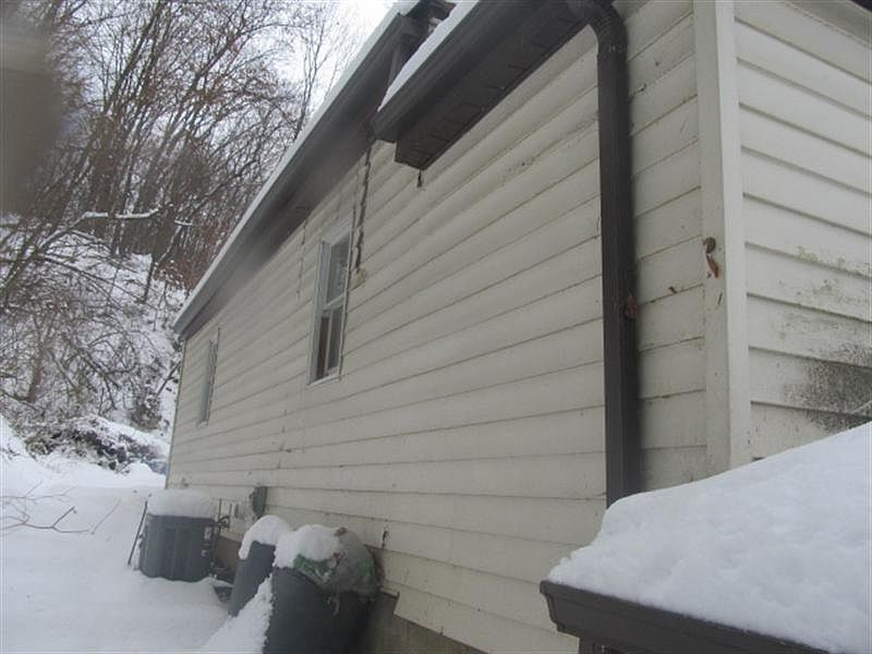 2nd image of 250 Hickory St