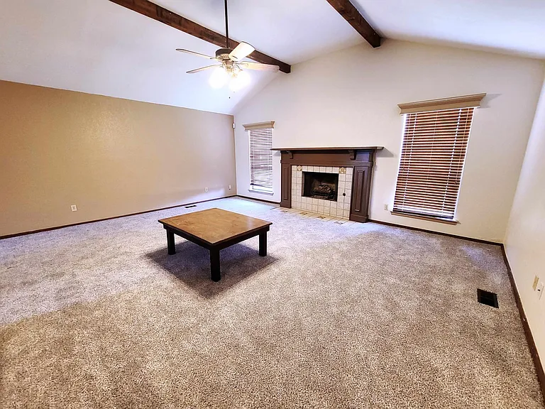 10413 Glascow Dr — Photo 2