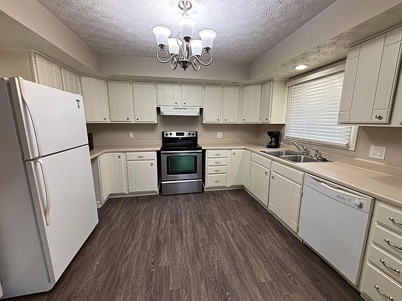 4th image of 208 S Gordon Ave