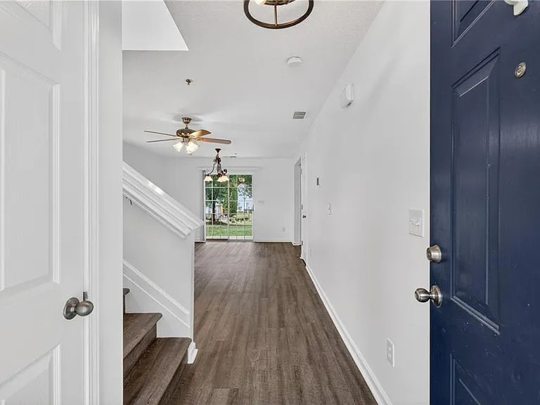 275 Cottonwood Creek Cir — Photo 3