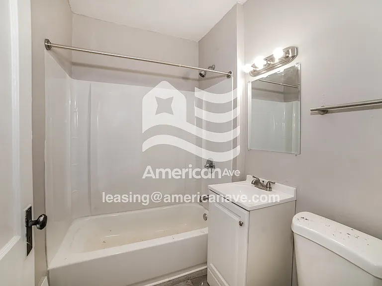1756459_013_bathroom_14105319.jpg
