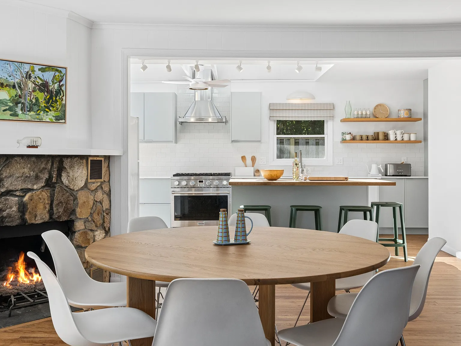 Montauk Surfside with Ocean Views — Photo 4
