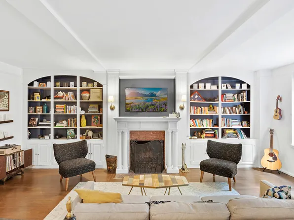 302 West 12th Street image 1 of 7