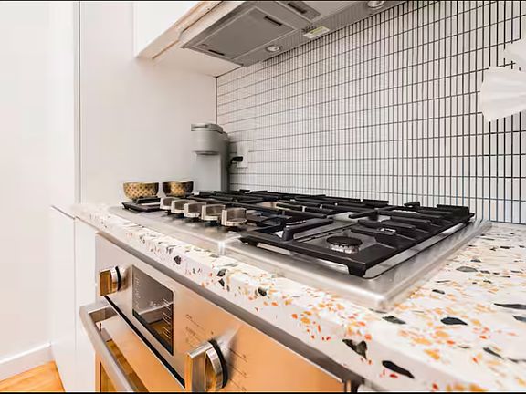 3rd image of 1806 Vernon St NW #4