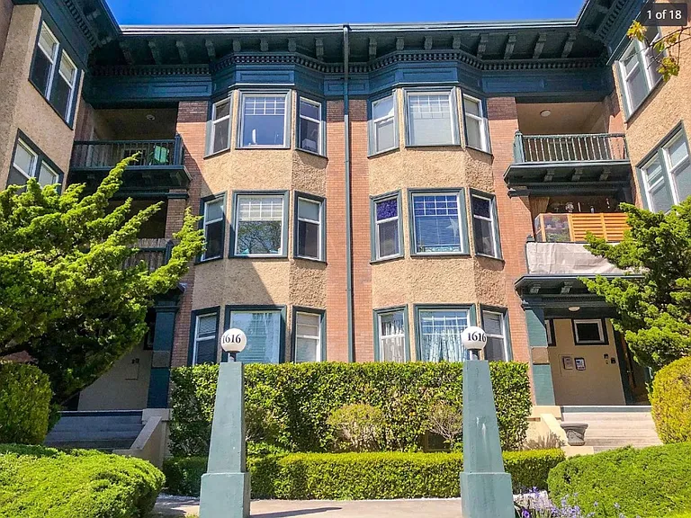 Hillcrest Manor — Photo 1