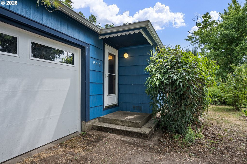 940 W N St, Springfield, OR - View 3