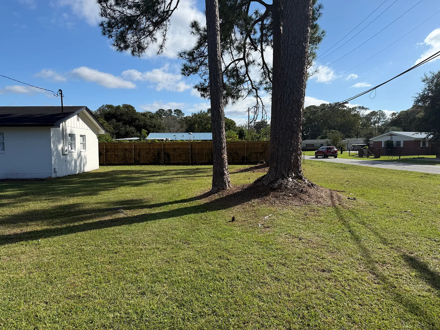 3 bed, 1.5 bath, 1400 sqft, $1,500 — Photo 4