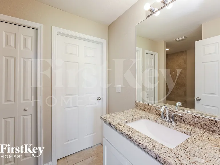 2212 NW 9th St — Photo 14