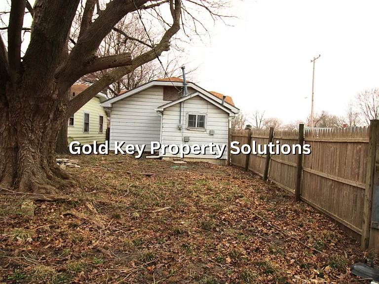 2422 Lincoln St — Photo 5