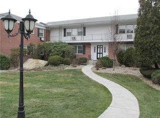 25 Bon Aire Cir APT 8305, Suffern, NY 10901